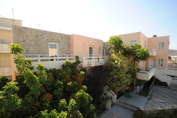 Imagen de los exteriores del Hotel Georgina, Aghia Marina. Foto 9