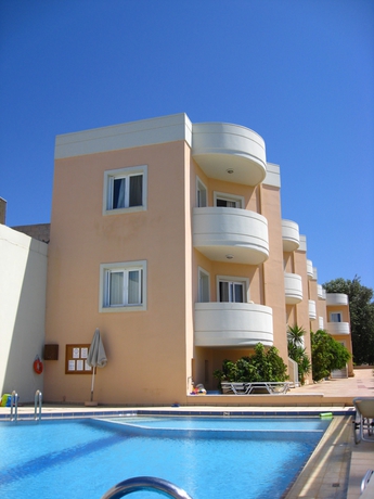 Imagen de la piscina del Hotel Georgina, Aghia Marina. Foto 12