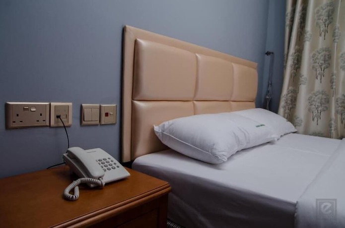 Imagen de la habitación del Hotel Georgina Gardens. Foto 7