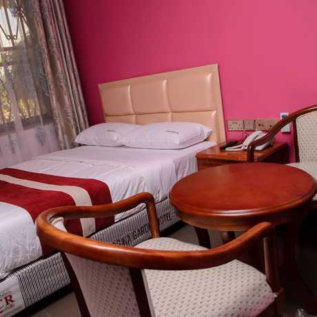 Imagen de la habitación del Hotel Georgina Gardens. Foto 15