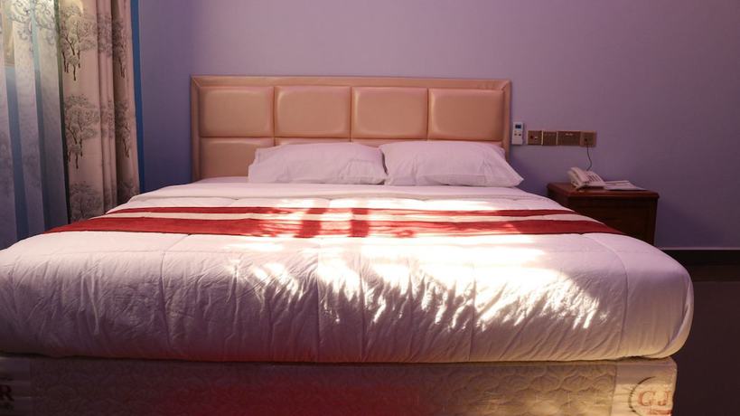 Imagen de la habitación del Hotel Georgina Gardens. Foto 16