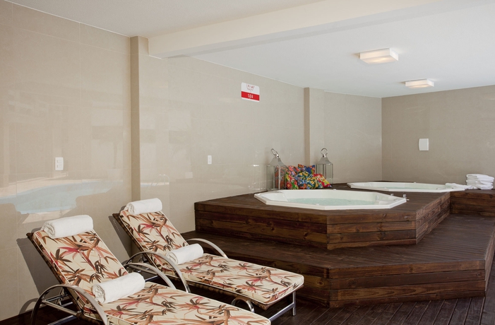 Imagen de la piscina del Hotel Geranius Praia Dos Ingleses. Foto 15