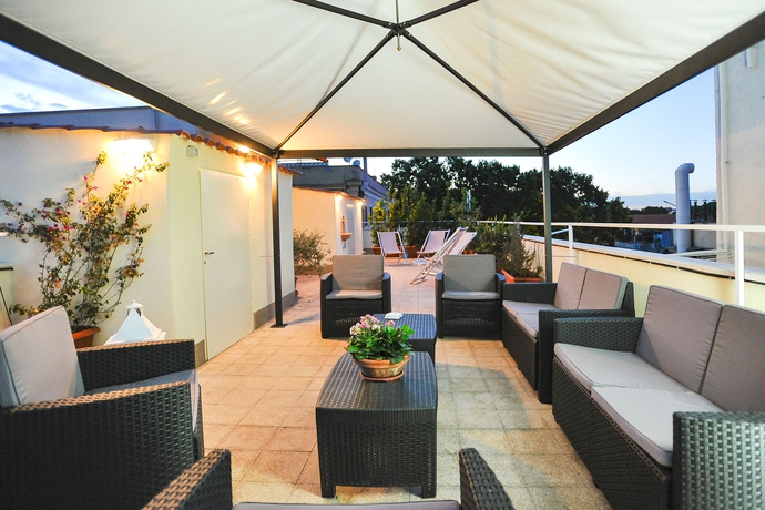 Imagen de los exteriores del Hotel Gerber. Foto 12