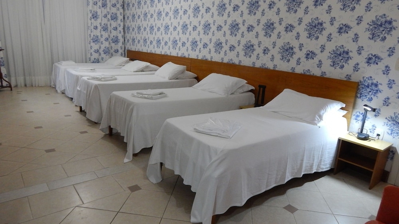 Imagen de la habitación del Hotel Germ&acirc;nias Blumen. Foto 5