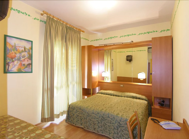 Imagen de la habitación del Hotel Germania. Foto 11