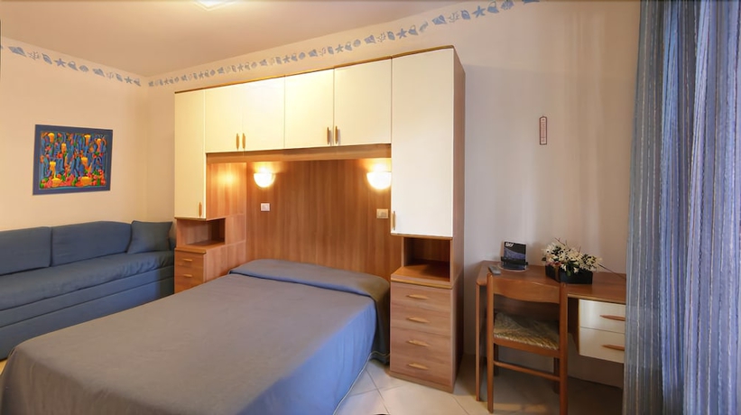 Imagen de la habitación del Hotel Germania. Foto 17