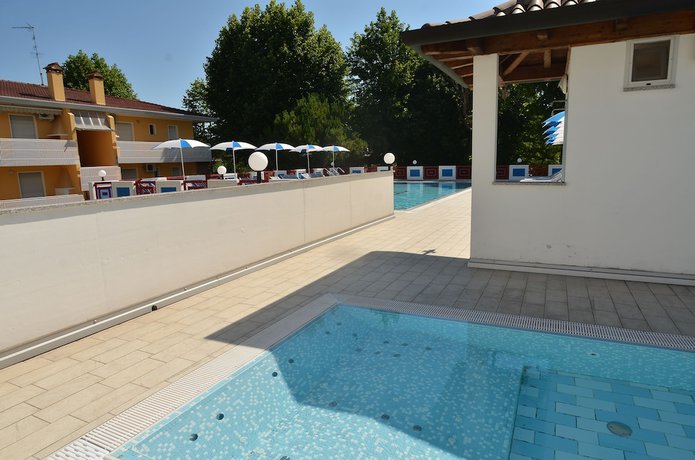Imagen de la piscina del Hotel Germania, San Michele al Tagliament. Foto 10