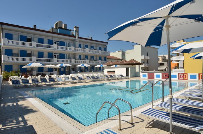 Imagen de la piscina del Hotel Germania, San Michele al Tagliament. Foto 12