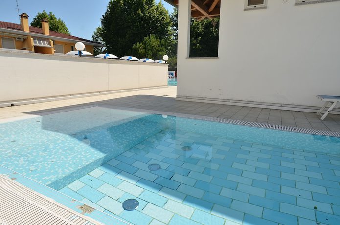 Imagen de la piscina del Hotel Germania, San Michele al Tagliament. Foto 14