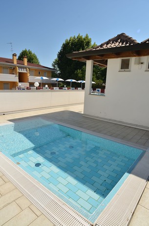 Imagen de la piscina del Hotel Germania, San Michele al Tagliament. Foto 16