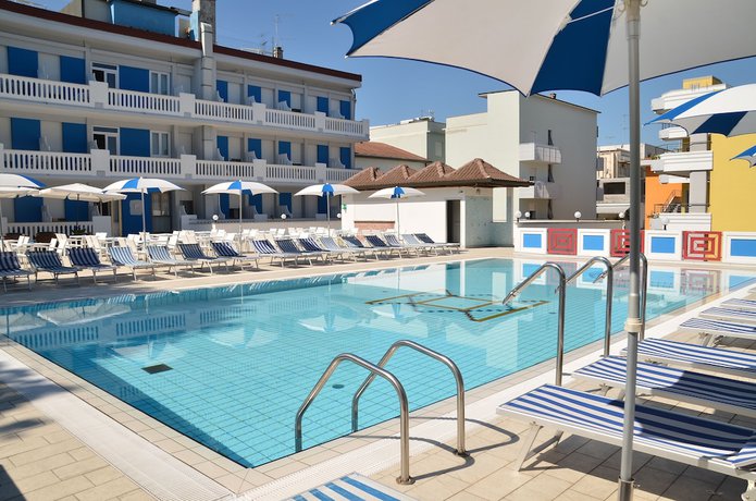 Imagen de la piscina del Hotel Germania, San Michele al Tagliament. Foto 17