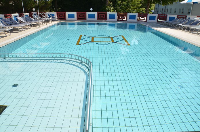 Imagen de la piscina del Hotel Germania, San Michele al Tagliament. Foto 20
