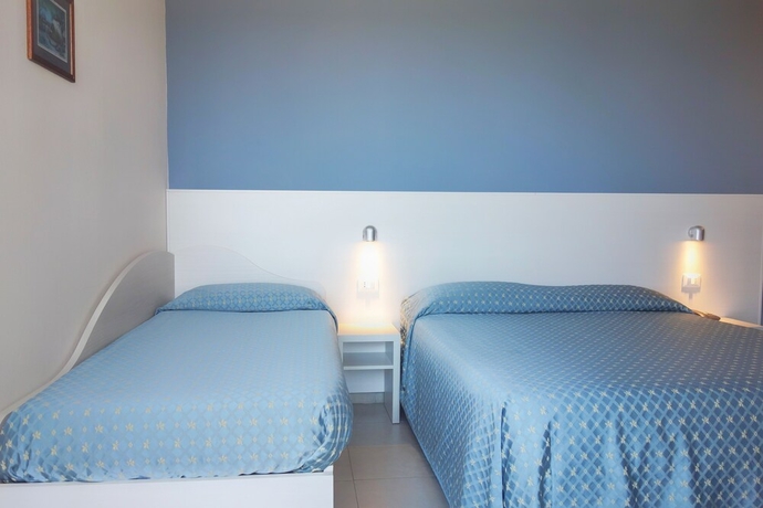 Imagen de la habitación del Hotel German's. Foto 8