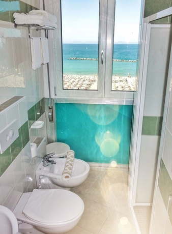 Imagen de la habitación del Hotel German's. Foto 16