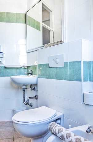 Imagen de la habitación del Hotel German's. Foto 17