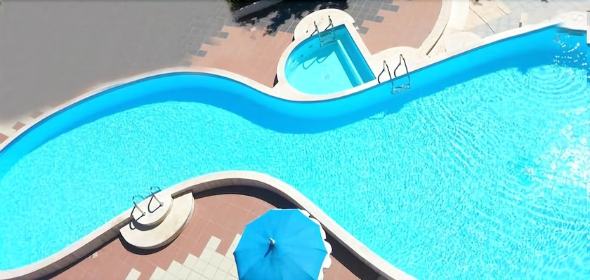 Imagen de la piscina del Hotel German's. Foto 18