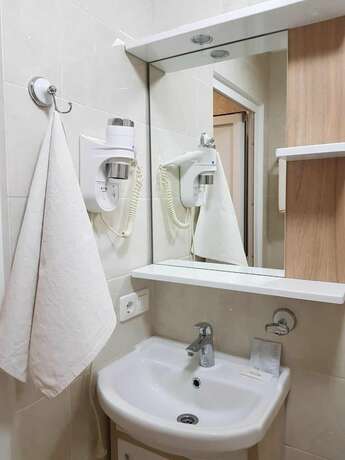Imagen de la habitación del Hotel Germes. Foto 18