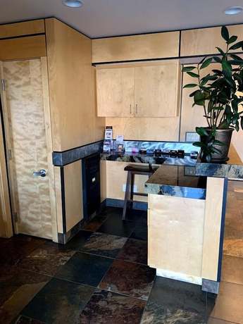 Imagen de los interiores del Hotel GetAways at Park Regency Resort. Foto 13