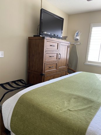 Imagen de la habitación del Hotel GetAways at Park Regency Resort. Foto 5