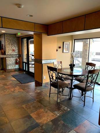 Imagen de los interiores del Hotel GetAways at Park Regency Resort. Foto 18