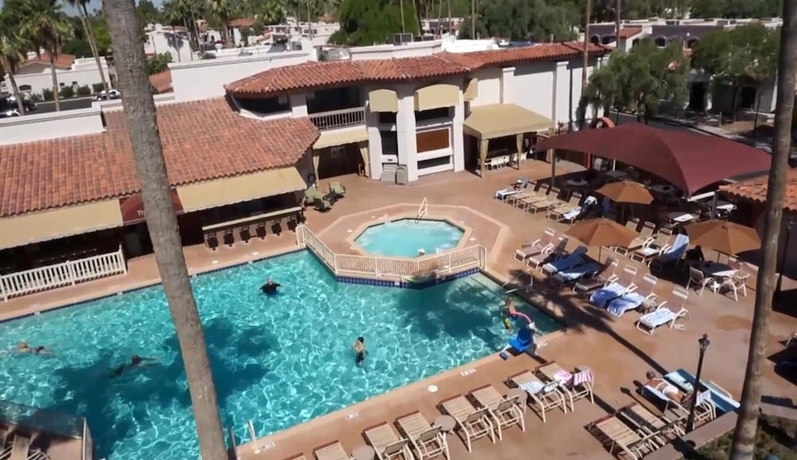 Imagen de la piscina del Hotel Getaways at Scottsdale Camelback. Foto 16