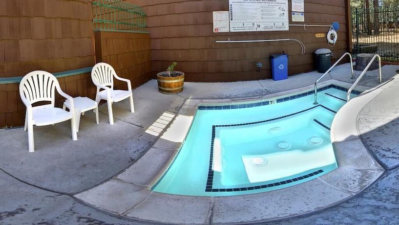 Imagen de la piscina del Hotel Getaways at Snow Lake Lodge. Foto 20