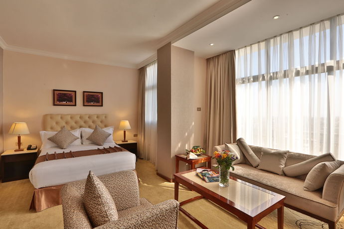 Imagen de la piscina del Hotel Getfam. Foto 15