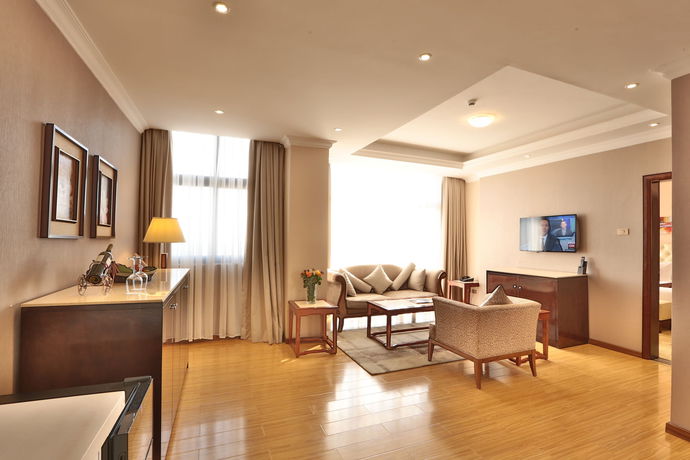 Imagen de los interiores del Hotel Getfam. Foto 12
