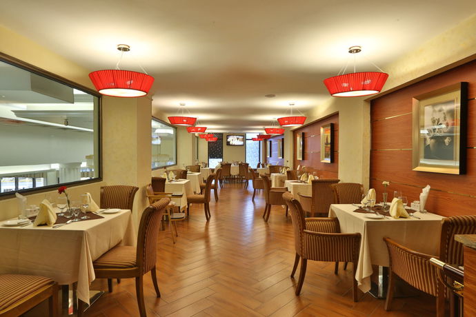 Imagen de la piscina del Hotel Getfam. Foto 16