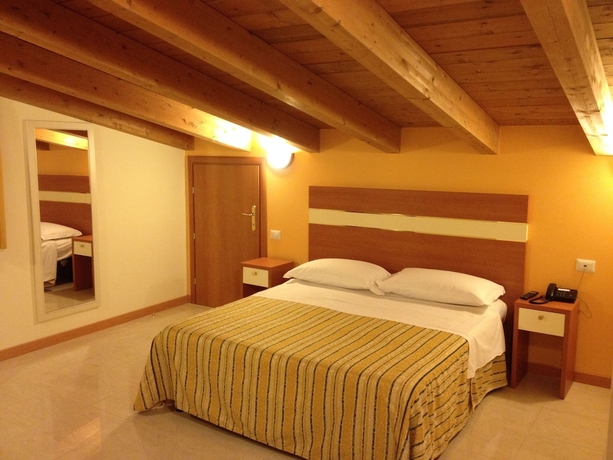 Imagen de la habitación del Hotel Gf. Foto 3