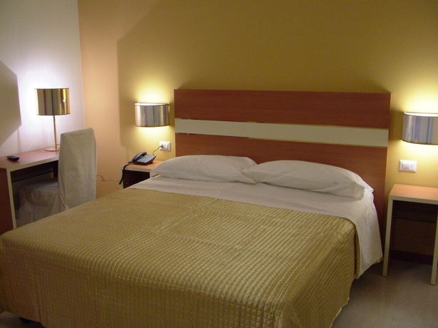 Imagen de la habitación del Hotel Gf. Foto 8