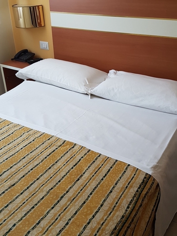 Imagen de la habitación del Hotel Gf. Foto 10