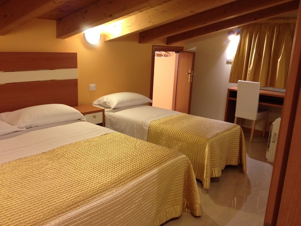 Imagen de la habitación del Hotel Gf. Foto 16