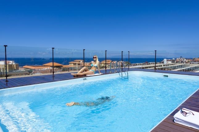 Imagen de la piscina del Hotel Gf Fañabe. Foto 12