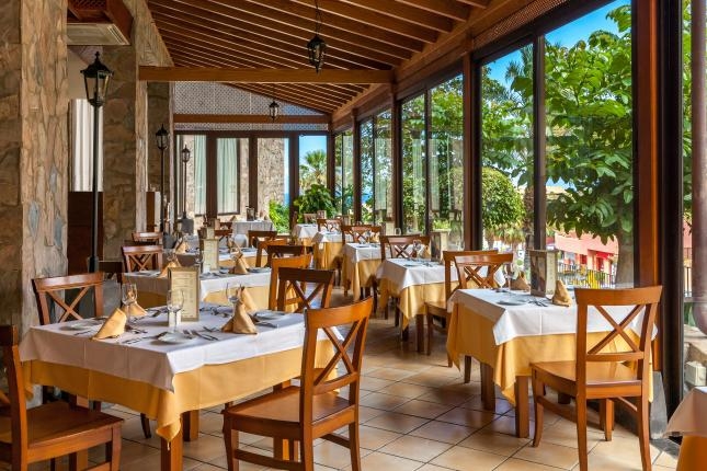 Imagen del bar/restaurante del Hotel Gf Gran Costa Adeje. Foto 2