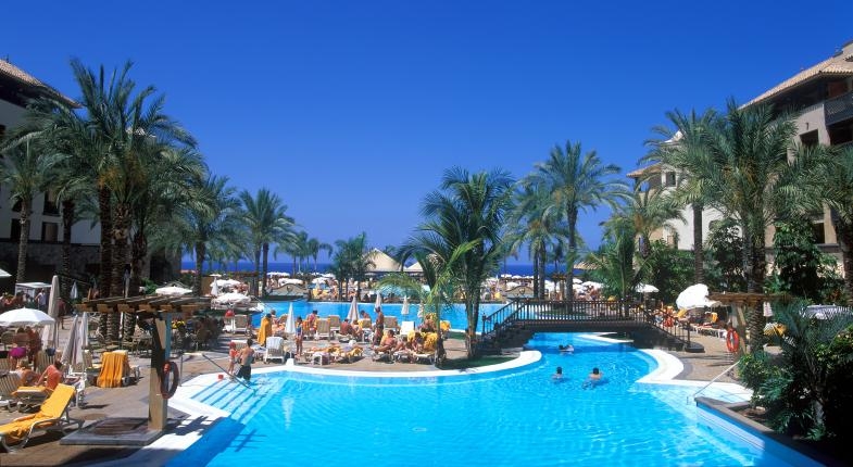 Imagen de la piscina del Hotel Gf Gran Costa Adeje. Foto 12