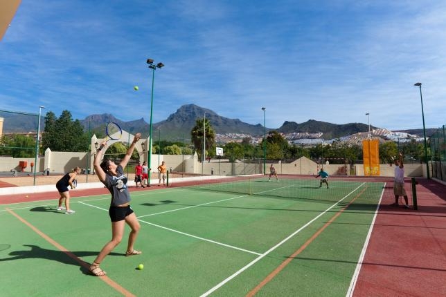 Imagen de los exteriores del Hotel Gf Isabel. Foto 9