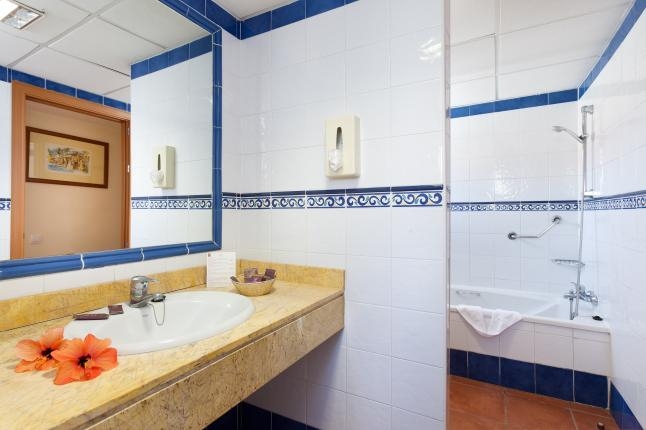 Imagen de la habitación del Hotel Gf Isabel. Foto 6