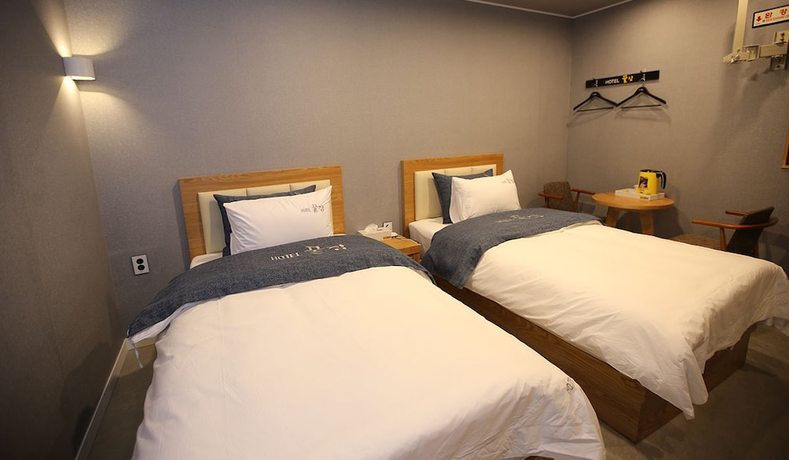 Imagen de la habitación del Hotel Ggulzam. Foto 4