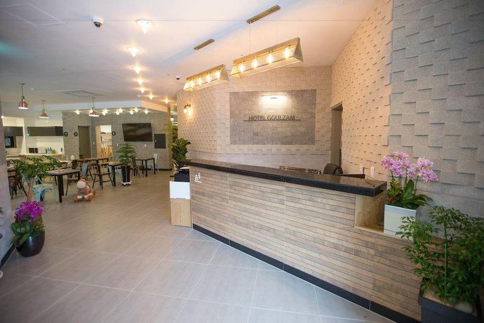 Imagen de los interiores del Hotel Ggulzam. Foto 14