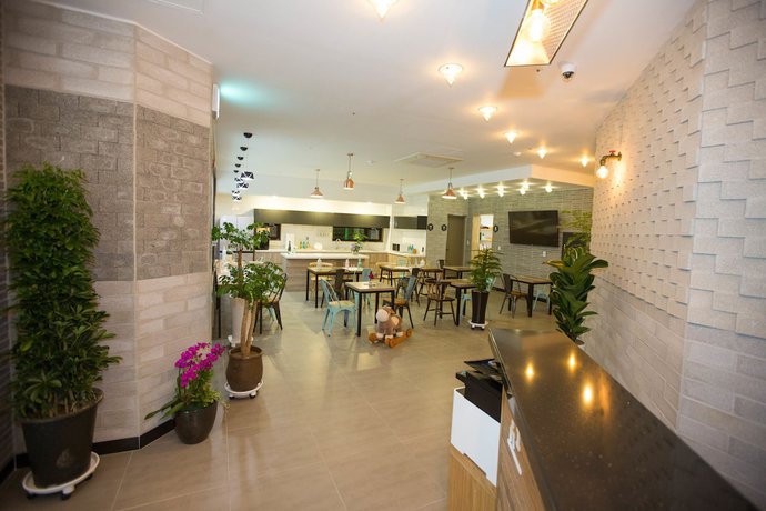 Imagen de los interiores del Hotel Ggulzam. Foto 17