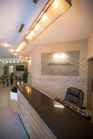 Imagen de los interiores del Hotel Ggulzam. Foto 18