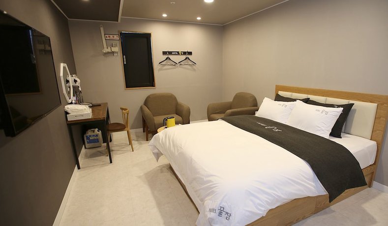 Imagen de la habitación del Hotel Ggulzam. Foto 11