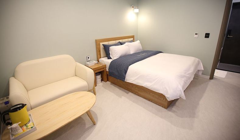 Imagen de la habitación del Hotel Ggulzam. Foto 12