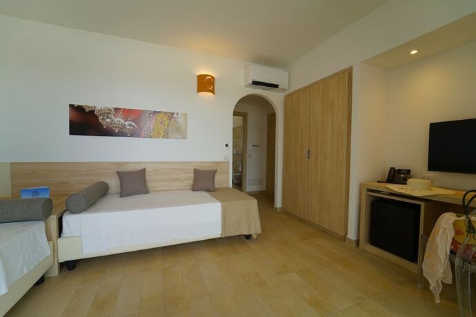 Imagen de la habitación del Hotel Gh Santina Resort. Foto 18