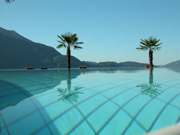 Imagen de la piscina del Hotel Ghiffa. Foto 6