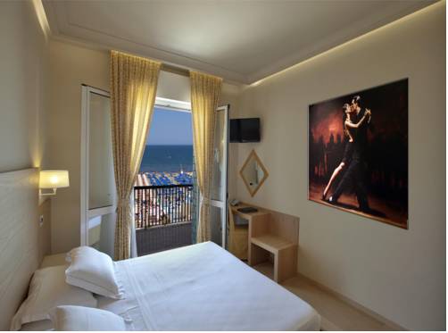 Imagen de la habitación del Hotel Ghirlandina. Foto 4