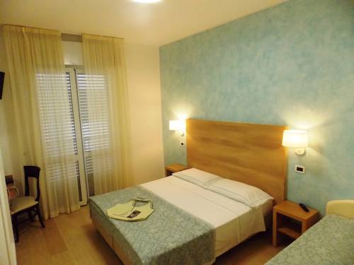 Imagen de la habitación del Hotel Ghirlandina. Foto 6