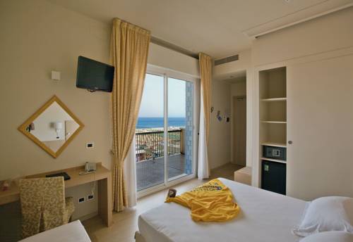 Imagen de la habitación del Hotel Ghirlandina. Foto 9