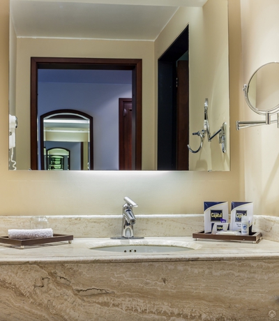 Imagen de la habitación del Hotel Ghl Capital. Foto 7